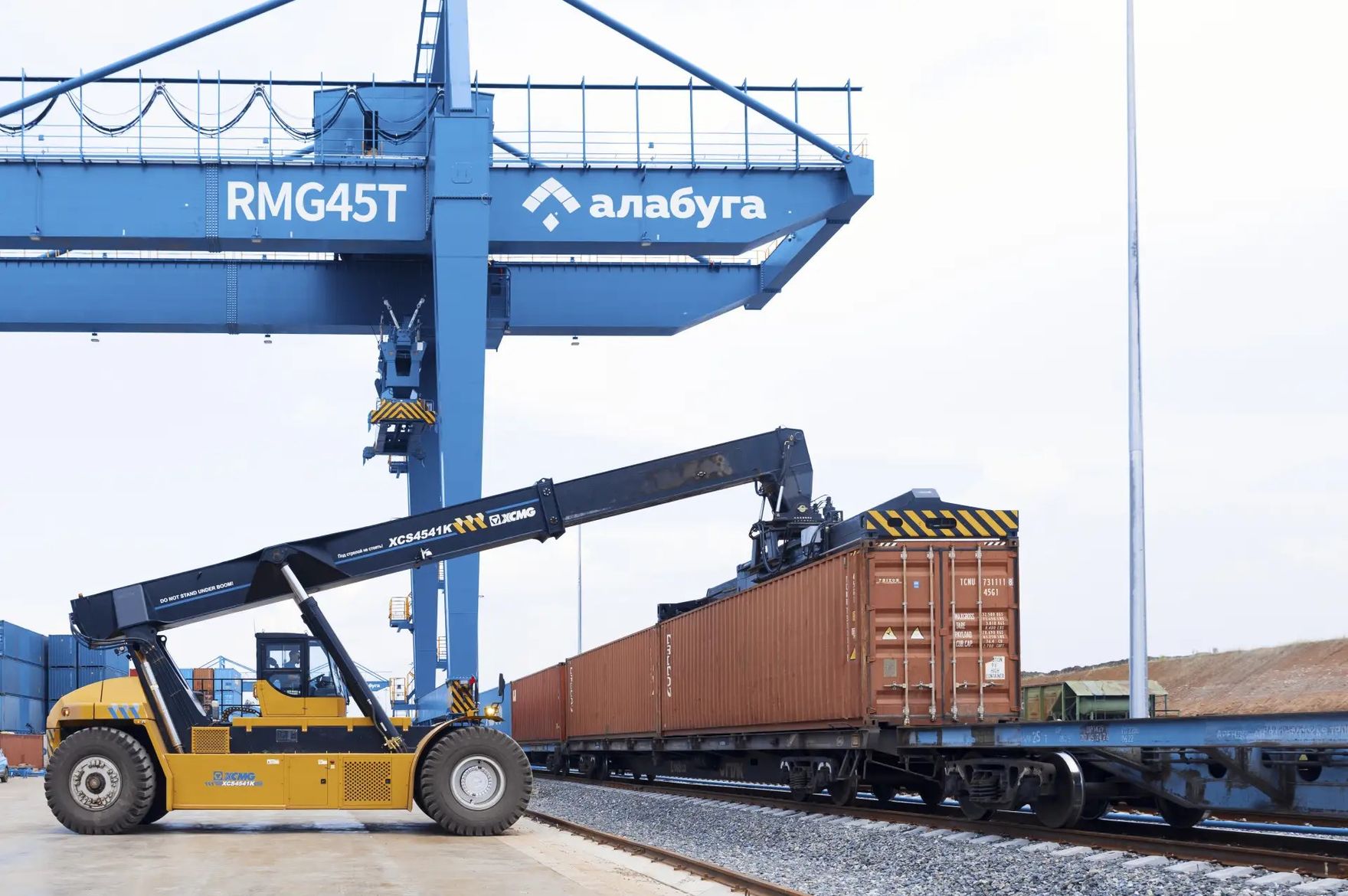 Formation of container trains