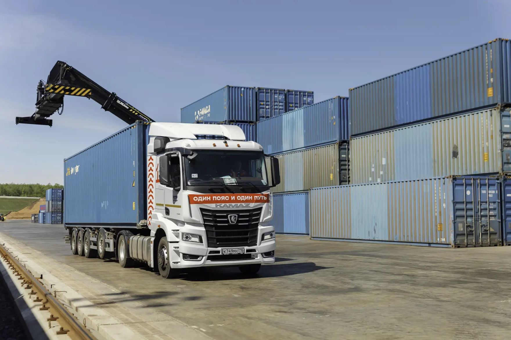 Transportation of containers by road